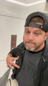 Les Kish's Instagram, Twitter & Facebook