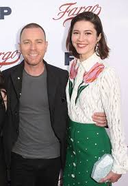 Anouk mcgregor's parents, mcgregor and eve, exchanged their wedding vows back in 1995. Ewan Mcgregor Admits He S Happier With Girlfriend Mary Elizabeth Winstead After Split From Wife Eve Mavrakis 9celebrity
