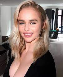 On sunday, august 15, game of thrones stars emilia clarke and jason momoa took to their respective instagrams to post an adorable picture together. Pin On Modern Beauty