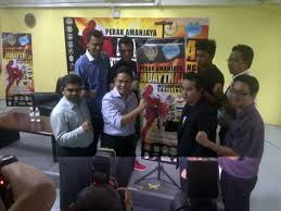 Serba ringkas,aku adalah seorang guru.mengajar di sebuah sekolah di negeri johor. Khairul Azwan Harun Auf Twitter Let S Watch Perak Born Fighters Azman Sayuti Anas In Perak Amanjaya Muaythai Interntl 26jan 8pm Std Indera Mulia Http T Co Xqkqhduy