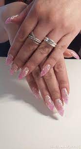 Gehen sie zu ihrem nagelstudio und probieren sie gelnägel glitzer aus. Glitzer In Pink Gelnagel