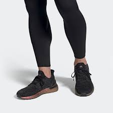 The ultra boost 20 takes it a step further by introducing additional tech like tailored fiber placement on the primeknit upper and a redesigned heel. Adidas Ultraboost 20 Laufschuh Schwarz Adidas Deutschland