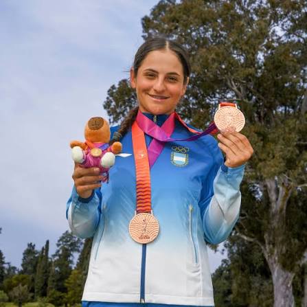 Felicitaciones a @carballogolf @segunolivap @miia.yaya y @anaa.giuliano por  ser lo merecedores de la Medalla de Bronce 🥉 en los XIII Juegos  Suramericanos Santa Fe 2026 👏👏👏 Ana también se quedó con el