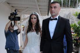 Olaylı şekilde boşanan burak yılmaz ile i̇stem atilla'nın barıştığı iddiaları doğrulandı. Burak Yilmaz Antalya Da Istem Atilla Ile Evlendi