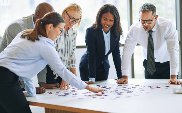 7 Tips to Improve and Streamline Your Internal Corporate Communication - Spectrio