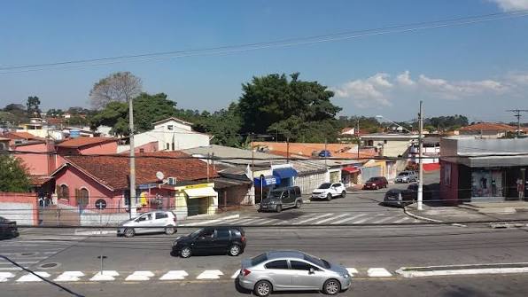 #PraCegoVer - Vista aérea da praça Geraldo Sylvestre Pacheco. A praça é bem arborizada e fica perto da estação Autódromo da CPTM, de onde a foto foi feita.