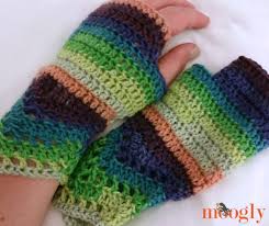 You&amp;#39;ll love to make this hat, and your child will love to wear it! Chevron Lace Fingerless Mitts Free Crochet Pattern