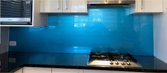Every glass splashback finish available to you, solid colour painted, special effects paint, digital prints and various mirror finishes. Decoglaze Glass Splashbacks Metallic Splashbacks Add An Extra Special Touch To A Kitchen They Are Highly Effective In Areas Illuminated By Down Lighting Providing A Unique Metallic Tone To Your Glass