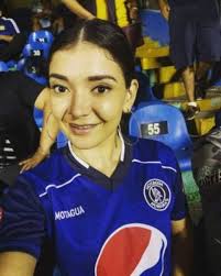 Preciosa modelo le roba el corazón a mundialista hondureño en Sudáfrica  2010!