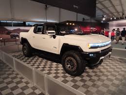 Gm revealed prototype photos of the hummer ev in profile, plus new information about the electric truck's modes. 7elyppjfoer1am