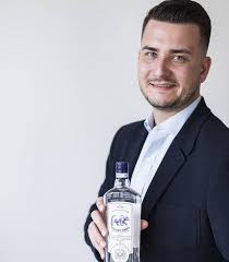 W 2009 ukończył xii liceum ogólnokształcące im. Bartlomiej Misiewicz Wprowadza Do Sprzedazy Wodke Misiewiczowka