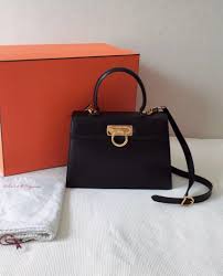 Pin 0 share 0 email 0. 100 Authentic Salvatore Ferragamo Vintage Gancini 2way Kelly Tote Bag Medium Size Box Calfskin Black Luxury Bags Wallets Handbags On Carousell
