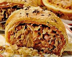 Drojdie uscata 1 linguri linguri rase, ulei de floarea soarelui 100 ml, zahar 1 lingurite, sare 1 lingurite, varza murata 1 kg, ceapa alba 1 buc, faina alba calitate superioara 500 g cantitatea este aproximativa, folositi cat va lua aluatul. Reteta PlÄcintÄ Cu VarzÄ MuratÄ Si Carne Tocata Restaurante De Lux