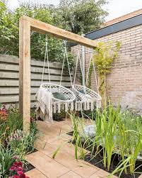 Balancer Dehors Par Une Chaude Journee Vous Pouvez Les Acheter Mais Aussi Vous Meme Dekoration Diy Home Decor In 2020 Hintergarten Vorgarten Modern Diy Hinterhof