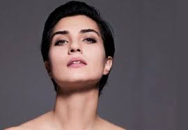 تسريحة شعر انيقة ملمومة الى الخلف tuba buyukustun tuba tuba pictures