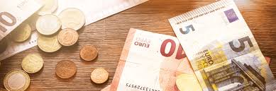 Eigentlich ist es nur eine weiterentwicklung von buchgeld, trotzdem änderte es die art und weise, wie wir täglich geld verwenden, grundlegend. Die Euro Einfuhrung Im Uberblick Erklart Von Maxda