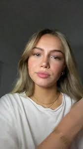 Amanda Schacht's Instagram, Twitter & Facebook