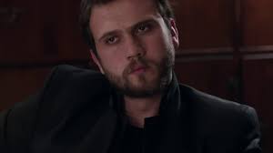 Çukur)‏ هو مسلسل تركي درامي عائلي وأكشن وجريمة وعصابات، إنتاج شركة القمر للإنتاج من بطولة أراس بولوت إينيملي وديلان تشيتشك دنيز وأركان كولتشاك كوستنديل واونير اركان وإيرجان كيسال وبريهان سافاش ورضا كوجا أوغلو وبوراك سيرجين. Ù…Ø³Ù„Ø³Ù„ Ø§Ù„Ø­ÙØ±Ø© Ø§Ù„Ø­Ù„Ù‚Ø© 28 Ù…ÙˆÙ‚Ø¹ Ù‚ØµØ© Ø¹Ø´Ù‚ Ø§Ø¹Ù„Ø§Ù†Ø§Øª Youtube