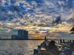Pantai mutiara blok r no. Menikmati Hidangan Laut Di Pantai Mutiara Jakarta Jetski Cafe Garvin Goei