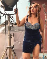 Bhojpuri film queen, Rani Chatterjee, in this cleavage baring short dress  turned the heat up - see now. - SpideyPosts