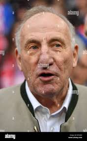 E 10 18 0 hi-res stock photography and images