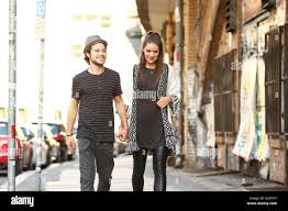 Jascha Rust und Helene präsentieren ihre Liebe – Verliebte Blicke