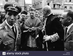 Ukazuje go jako głowę polskiego kościoła, przez lata więzionego przez władze, jednak nieugiętego. Kardinal Stefan Wyszynski In Rom 1957 Stockfotografie Alamy