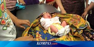 Definisi pembuangan bayi ini adalah perkataan buangmembawa maksud iaitu mencampakkan, melemparkan, menghapuskan dan menghilangkan. Bayi Ditemukan Di Kardus Bertuliskan Barang Berharga
