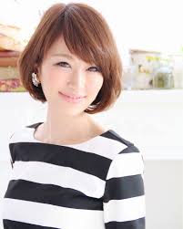芸能人にも人気 前下がりのショートボブスタイル集 hair 50 代 髪型 ボブ 髪型 ボブ 40代 ボブヘア