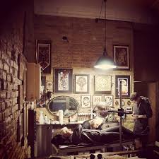 Ivan Tattooing In Private Studio Berlin Germany Tattoostage Com Rate Review Your Tattoo Artist Tatto Tattoo Studio Interior Tatto Studio Tattoo Studio