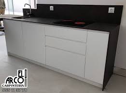 Y cocinar para mi familia y amigos sigue siendo mi gran pasión. Carpinteria El Arco Utrera Sevilla Cocina Compuesta Por Puerta Mod Palma Mdf Laca Blanca Semi Mate Y Encimera Dekton Keranium