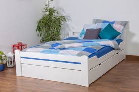 Aufgrund einer neuanschaffung eines größeren bettes verkaufe ich dieses gut erhalten weiße bett. Bett 140x200 Mit Lattenrost