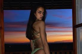 Nie przeszkodziło jej to jednak w pozowaniu do. Klaudia El Dursi Tanczy W Bikini Fani Pytaja Co Na To Jej Syn Wideo Natemat Pl