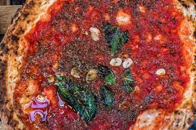 In large skillet, saute garlic in oil until golden. Pizza Sauce Vs Pasta Sauce What Makes Them Different Crust Kingdom