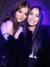 Hailee Steinfeld Haileesteinfeld Twitter Fotos De Sofia Carson Imagenes De Sofia Carson Sofia Carson