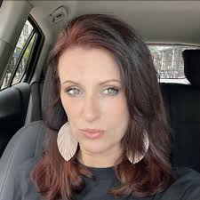 What words do you see? Mine are… 👇👇👇 first word — Gratitude second word  — Power third word — Miracle What words did you see first? Do they resonate  with you somehow?🤔