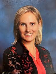 Courtney Farr's Instagram, Twitter & Facebook