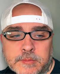 Baby why have you left me all of a sudden? After promising me you will  always be by my side. You decided to break my heart 🌹 why did you choose to