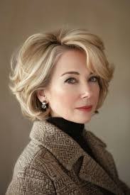 Laura Davalos's Instagram, Twitter & Facebook