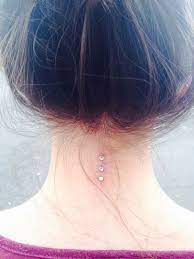 21 Irresistibili Dermal Piercings Per Non Passare Inosservate Best In 2020 Unique Body Piercings Dermal Piercing Piercings