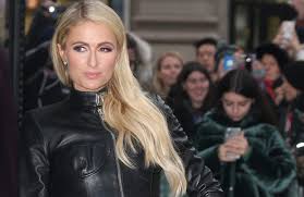 Hilton, however, denied the pregnancy rumors on her this is paris podcast. Paris Hilton Hat Sie Nachgeholfen