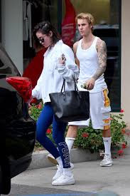 Los rumores que venían circulando desde hace semanas respecto al acercamiento entre selena gomez y justin bieber han resultado ser ciertos. Selena Gomez Y Justin Bieber Inician El Ano Juntos