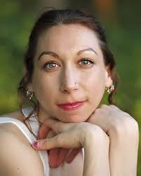 Gretchen Mead's Instagram, Twitter & Facebook