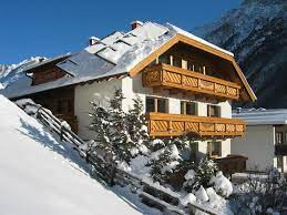 There is also a ski storage room with ski boot dryer. Fruhstuckspension Rehwinkl Solden Aktualisierte Preise Fur 2021