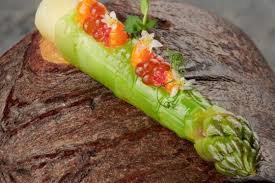Serving in a fine dining atmosphere requires proper etiquette. How Chefs Of Michelin Starred Restaurants Entice With Exquisite Plating