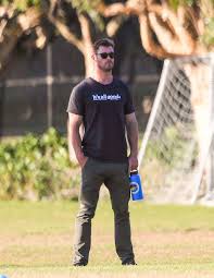 Chris hemsworth has been staying in great shape during the quarantine! Chris Hemsworth Fan On Twitter New Chrishemsworth As He Watches His Twin Sons Tristan And Sasha Play Soccer In Byron Bay August 29 2020