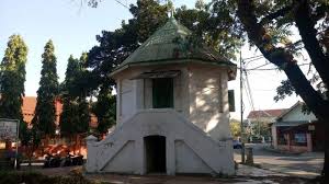 Satpol pp atau satuan polisi pamong praja merupakan perangkat pemerintah daerah dalam memelihara ketentraman dan ketertiban umum serta menegakkan peraturan daerah. Lapangan Kebumen Kota Cirebon Bakal Disulap Jadi Bernuansa Eropa Klasik Tribun Jabar