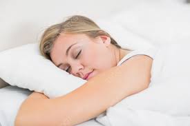 ブロンドの女性睡眠まどろみヤングアダルトリラクゼーション 写真背景 無料ダウンロードのための画像 - Pngtree
