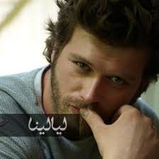 صورة مهند التركي يمتطي الحصان بطريقة غريبة