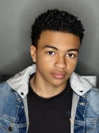 Jona Dean's Instagram, Twitter & Facebook